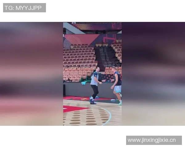 东契奇训练后带队友团建体验保时捷专业赛道试驾乐趣