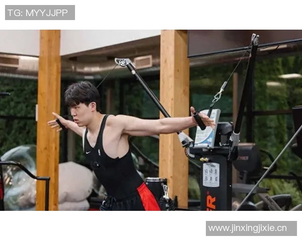 杨瀚森精彩单挑尤班克斯背运转身连招引发观众热烈反响