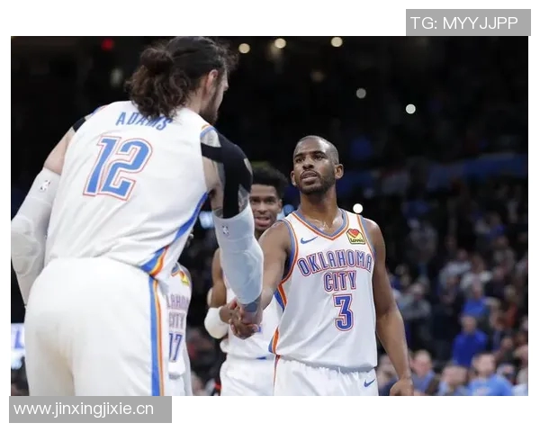 老队友重聚温情时刻哈兰德与南野拓实亲切拥抱寒暄