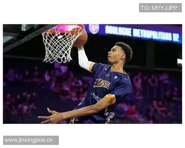 哈珀赞文班亚马全能表现其打法时而似控卫展现多面才华