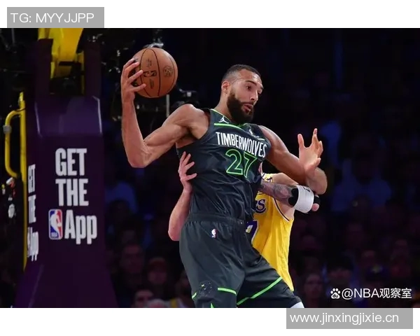 贝尔半场火力全开三分球精准命中助球队领先 贝尔半场火力全开三分球精准命中助球队领先