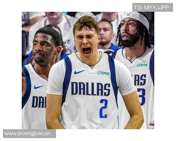 浓眉晒照为新赛季热身队友拉塞尔欧文弗拉格齐聚展现团队氛围