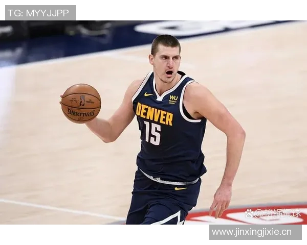 约基奇轻松发挥9投6中贡献12分9篮板6助攻展现全面能力