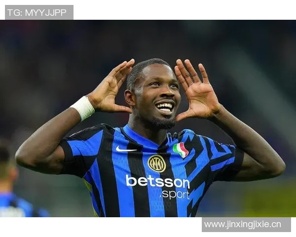 小图拉姆重返球队合练状态良好力争周末联赛首秀 小图拉姆重返球队合练状态良好力争周末联赛首秀