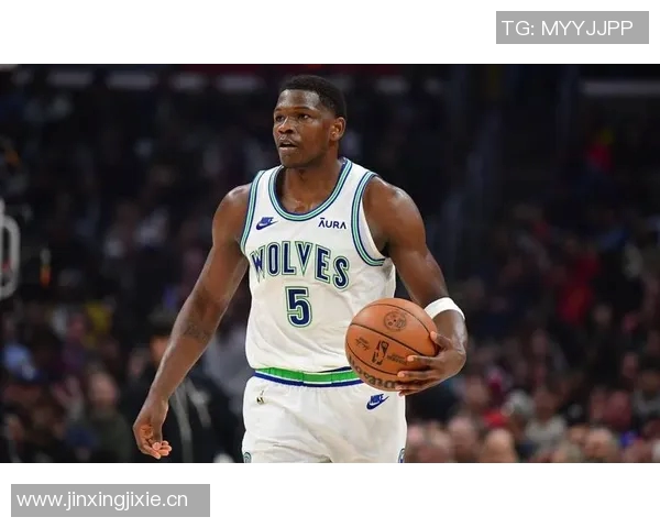 爱德华兹表现出色第三节独揽15分助球队轻松取胜19投9中斩获25分7篮板5助攻