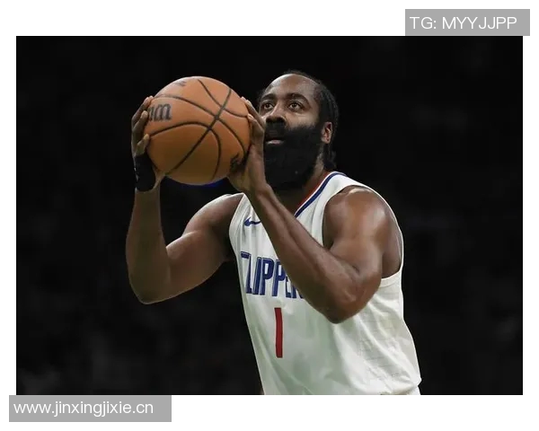 快船全力以赴迎接NBA杯新铺球场地板颜值惊艳引期待 快船全力以赴迎接NBA杯新铺球场地板颜值惊艳引期待