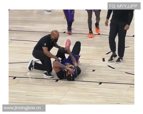 浓眉首节疑似崴脚退场4分4篮板1抢断望无大碍