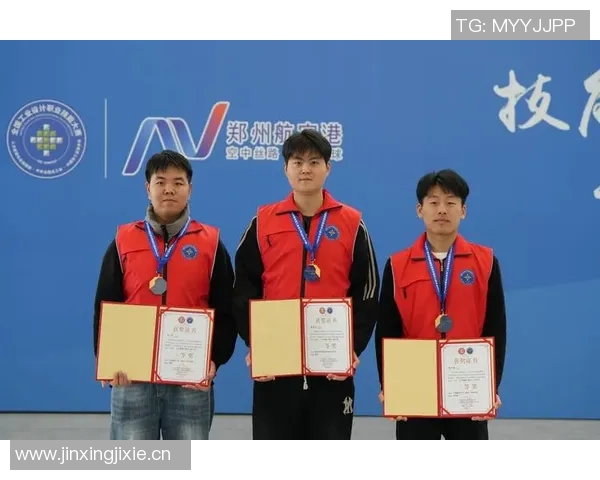 里德赞麦丹逐渐找到比赛节奏在场上充分展现个人影响力与自信 里德赞麦丹逐渐找到比赛节奏在场上充分展现个人影响力与自信