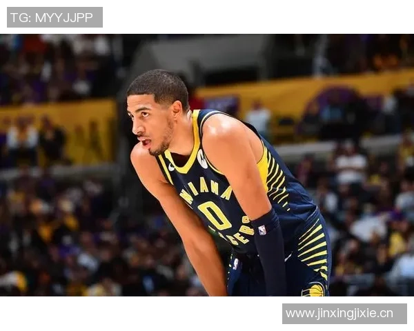 哈珀表现低迷全场仅得6分3助攻4失误半场命中率惨淡 哈珀表现低迷全场仅得6分3助攻4失误半场命中率惨淡