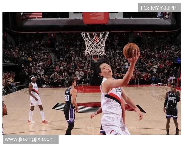 杨瀚森低位背打轻松突破对手单脚上篮展现绝佳技术 杨瀚森低位背打轻松突破对手单脚上篮展现绝佳技术