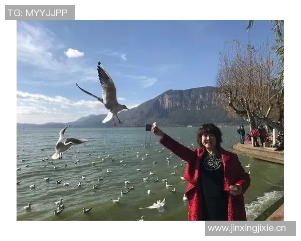 亚马尔社交媒体分享诺坎普夕阳美景预示着一个难忘的夜晚即将开启