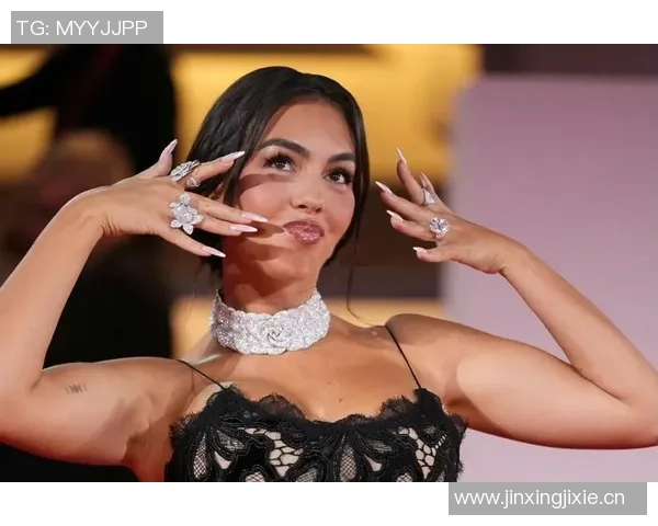 小特朗普与女友合影C罗乔治娜感慨椭圆形办公室的意外邂逅与人生奇遇